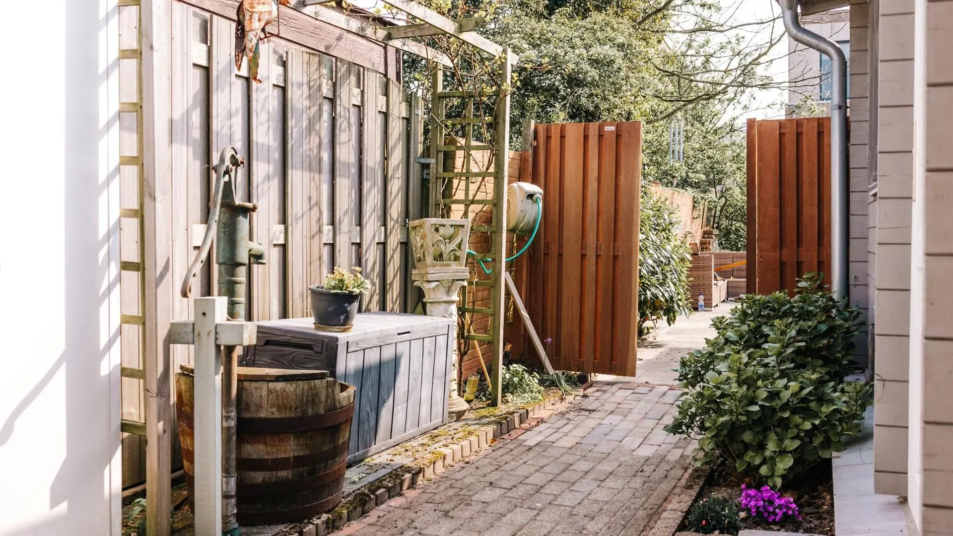 Apartment Rosa'S Cottage, Garden And Free Parking Zandvoort