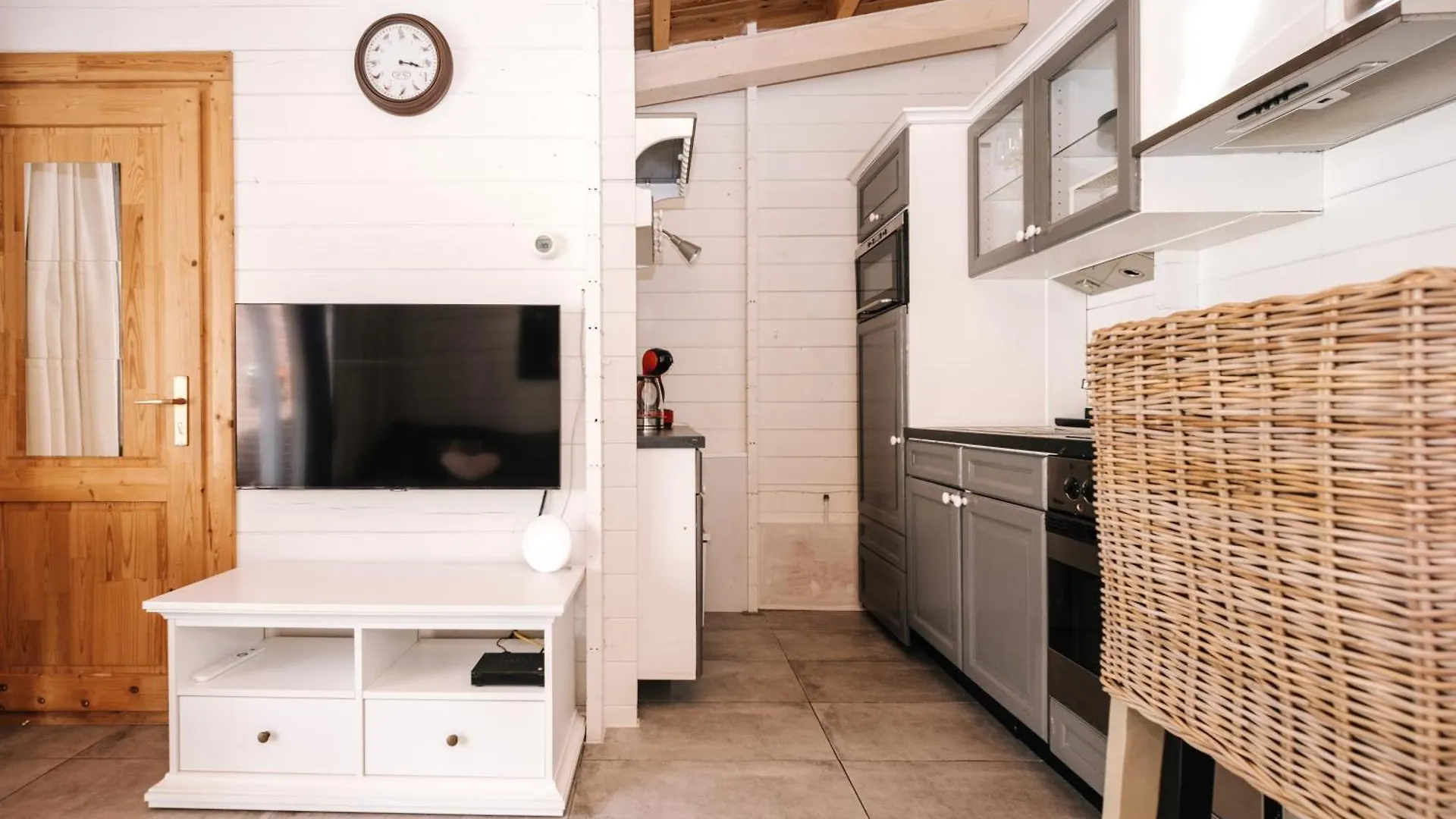 Apartment Rosa'S Cottage, Garden And Free Parking Zandvoort